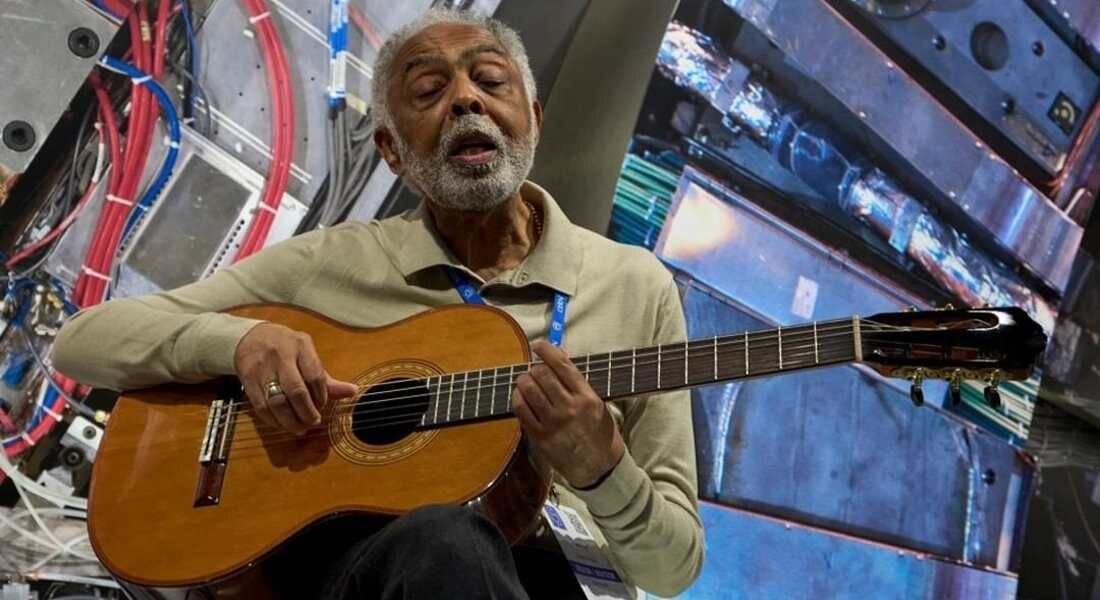 Gilberto Gil canta em centro de pesquisa nuclear 