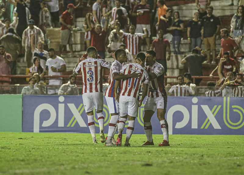 Náutico comemora gol nos Aflitos