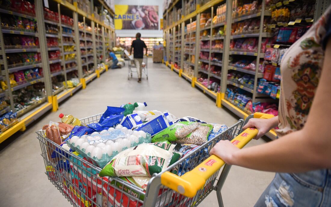 Projeto substitutivo da reforma tributária apresentado na Câmara dos Deputados pode aumentar impostos de alimentos que formam a cesta básica da população brasileira