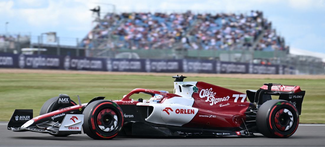 Com a pista molhada e clima maluco, Bottas foi o mais rápido da 1ª sessão