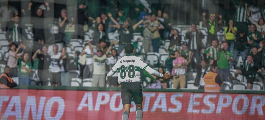 José Hugo marcou nos acréscimos para decretar a vitória do Coxa