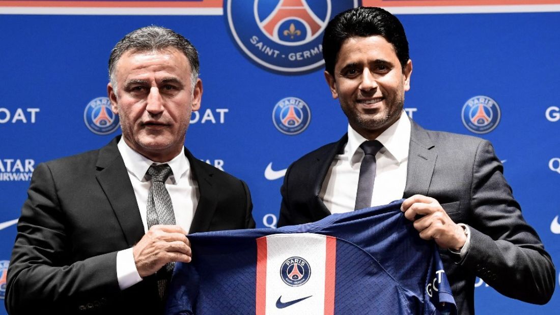 Christophe Galtier (esq.) junto com o presidente do PSG Nasser Al-Khelaifi (dir.) na apresentação do treinador