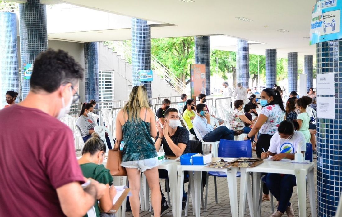 Centro de testagem de Covid-19 no Compaz Ariano Suassuna, no Cordeiro