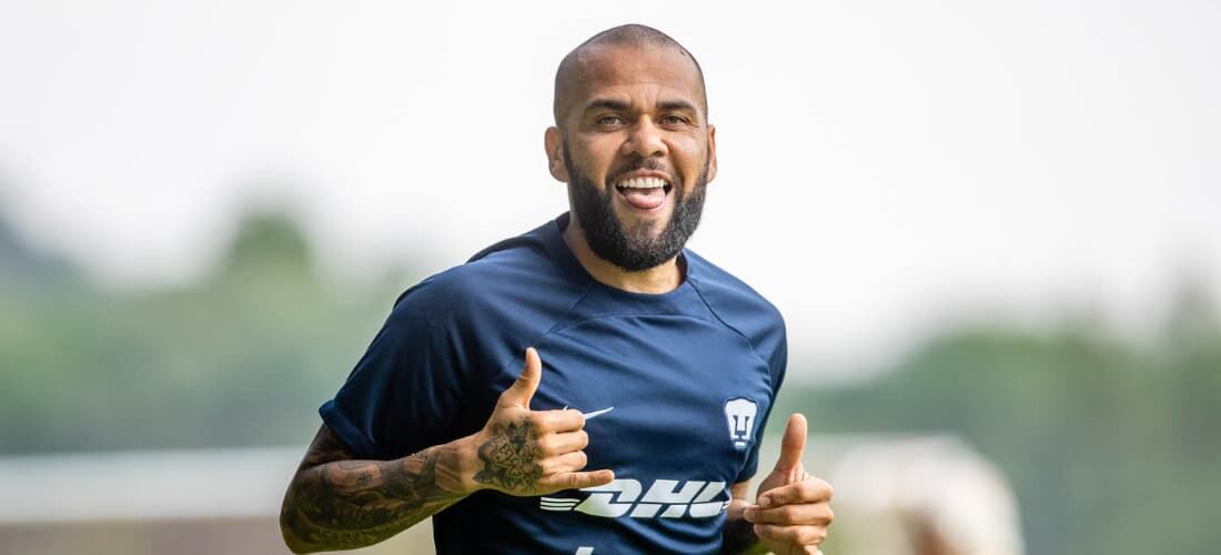 Dani Alves chegou ao Pumas do México 