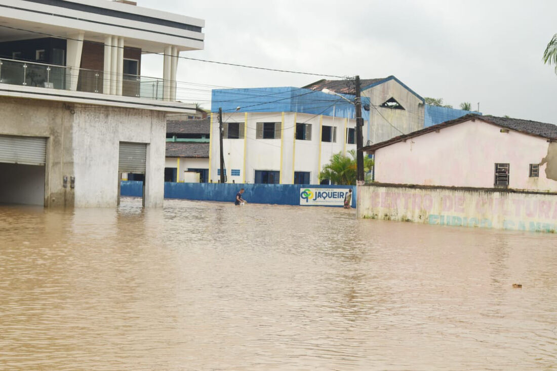 Chuvas causaram alagamentos na cidade de Jaqueira, na Mata Sul