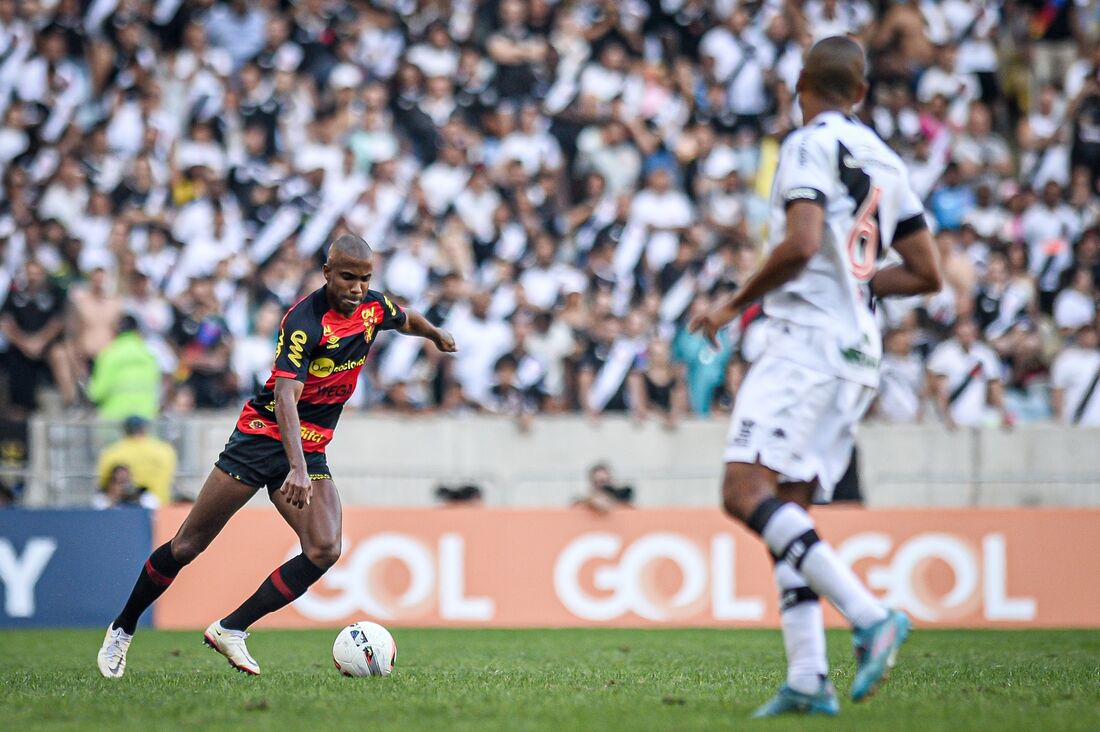 Lance de jogo entre Vasco e Sport
