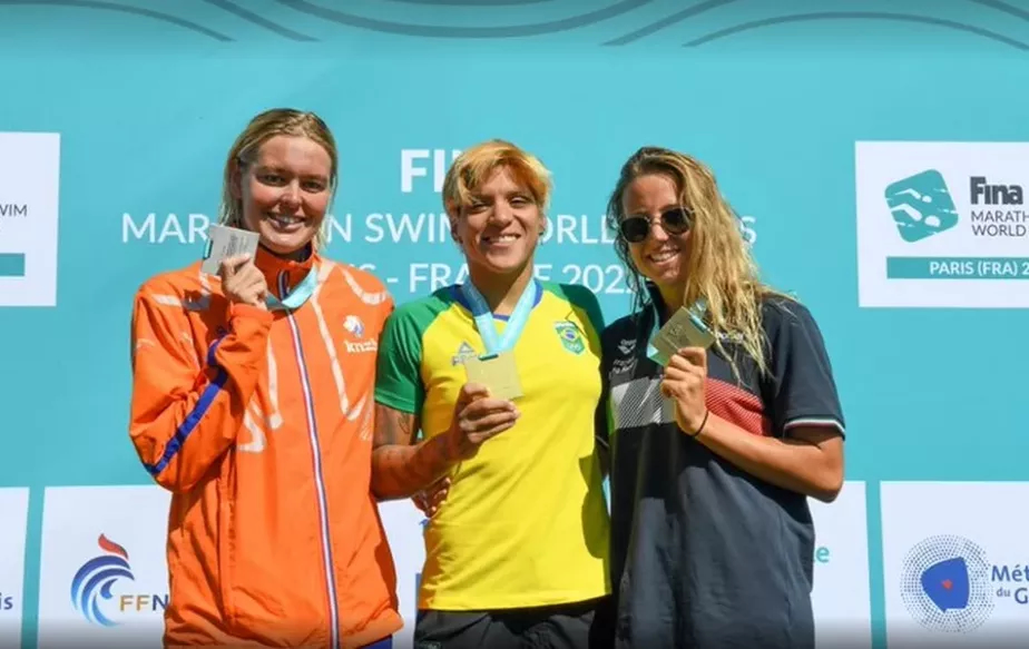 Ana Marcela Cunha, Sharon van Rouwendaal e Ginevra Taddeuci no pódio