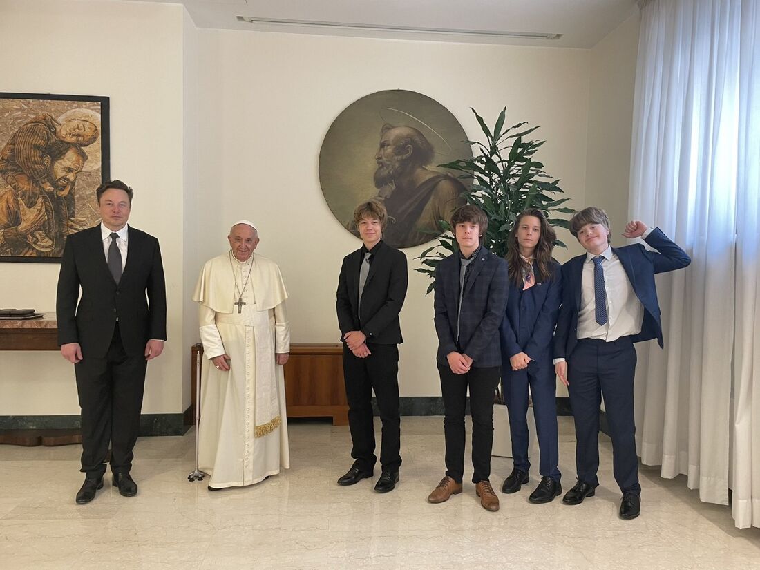 O chefe da Tesla e da SpaceX não especificou o local ou os detalhes da reunião, e o Vaticano não informou esta visita privada do papa