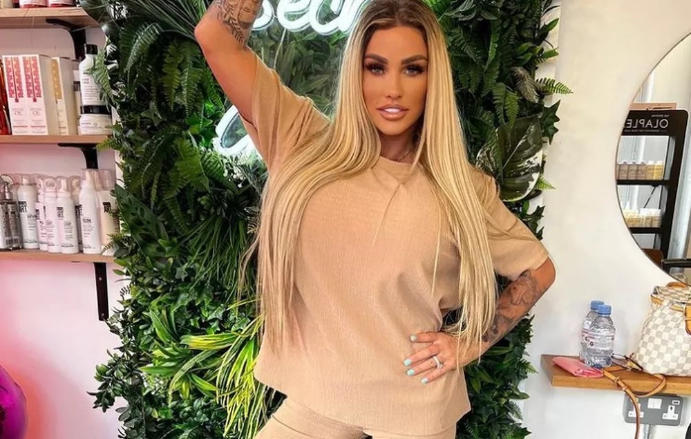 Modelo Katie Price pode ser presa na Tailândia por postar fotos no site adulto OnlyFans