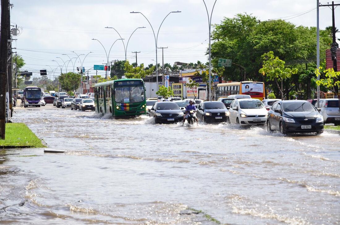 Alagamento na Avenida Recife