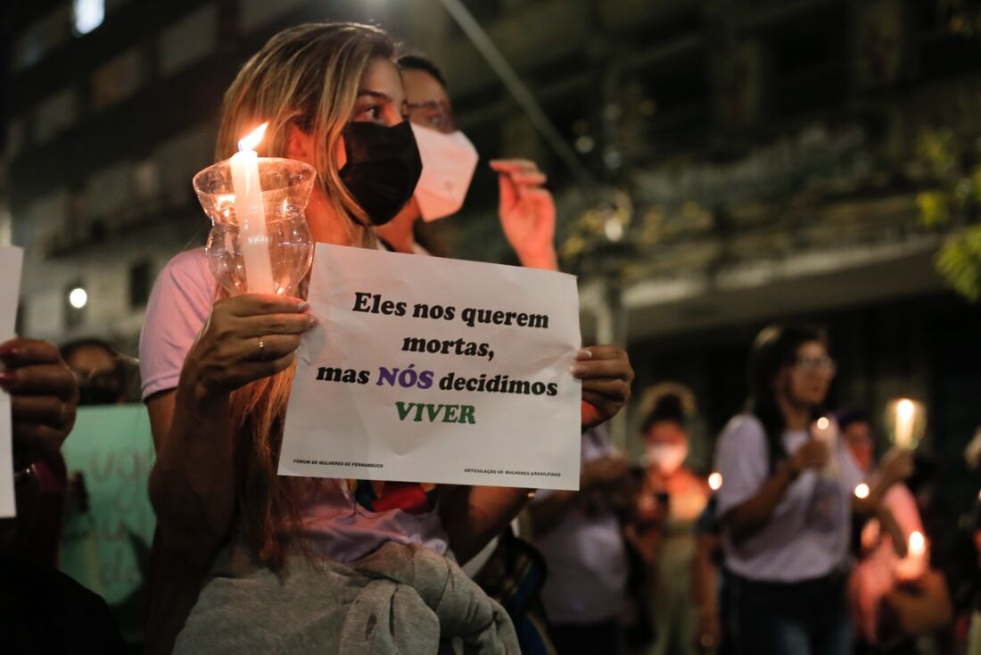 Mulheres de todo o Estado se reúnem em vigília pelo fim da violência de gênero