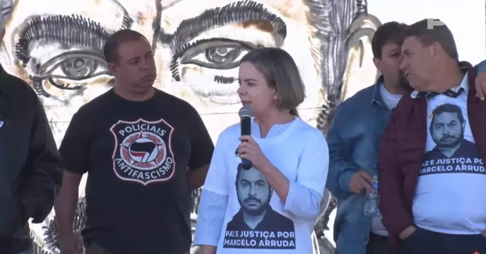 Gleisi Hoffmann, presidente do PT, em discurso neste domingo, durante ato em homenagem a Marcelo Arruda