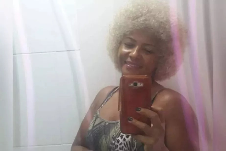 Letícia Marinho Sales, de 50 anos, foi atingida quando saía do Complexo do Alemão 