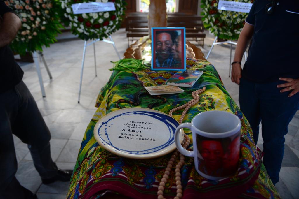 Corpo de Miró da Muribeca é velado na capela central do Cemitério de Santo Amaro, no Recife