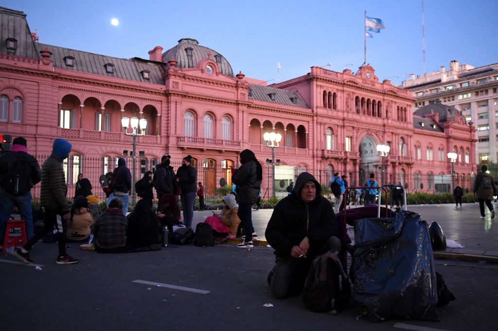 Manifestantes vão às ruas na Argentina em protesto por causa da alta inflação no país 