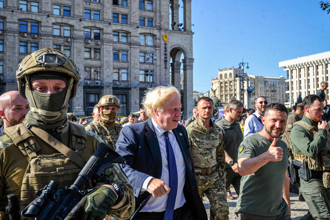 Boris Johnson e Volodimir Zelensky, durante a visita do Primeiro-Ministro britânico à Ucrânia