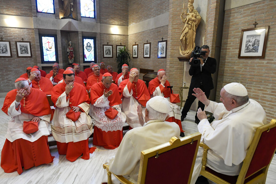 Com novos cardeais, Papa Francisco torna cúpula do Vaticano mais periférica