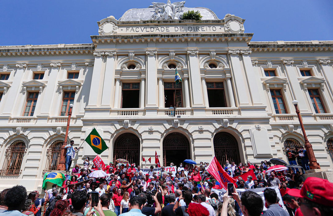 Ato em defesa da democracia no Centro do Recife