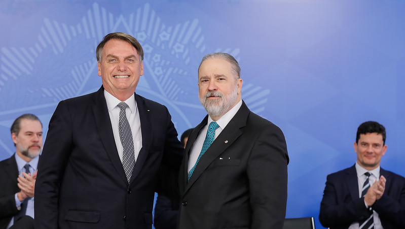 Augusto Aras é acusado de a blindar o presidente Jair Bolsonaro e seus aliados em investigações