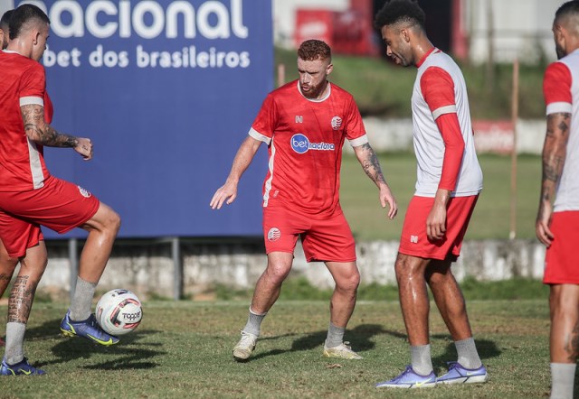 Souza, volante do Náutico