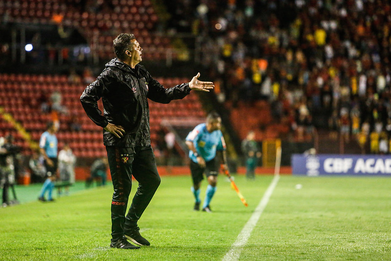 Claudinei Oliveira, técnico do Sport