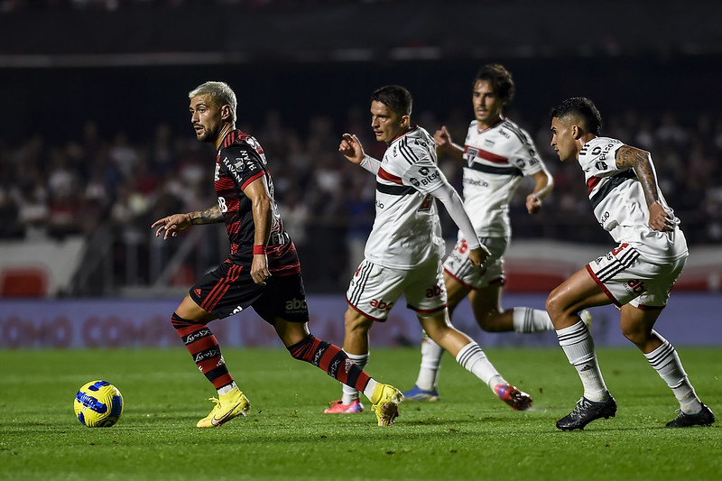 Fla começa disputa por vaga na final da Copa BR