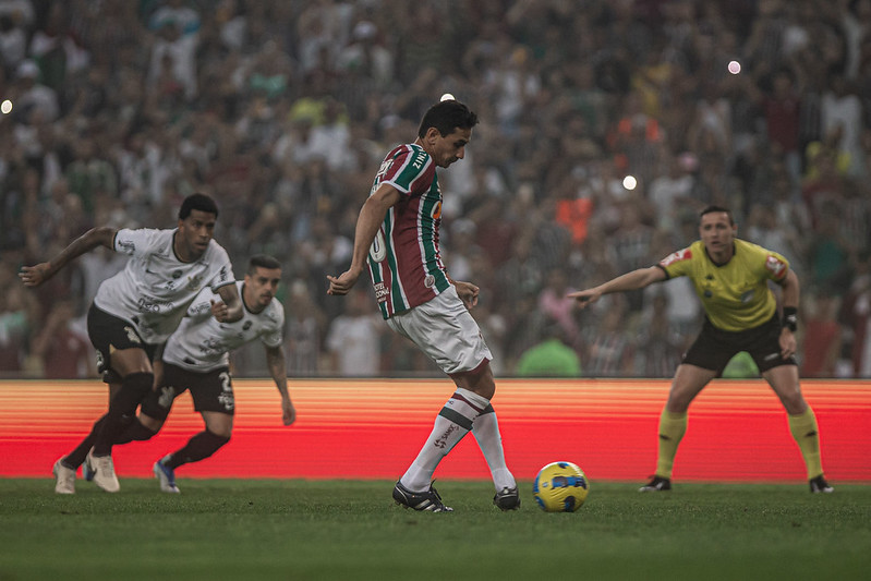 Ganso marcou um dos gols do jogo