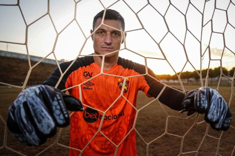 Denis, goleiro do Sport