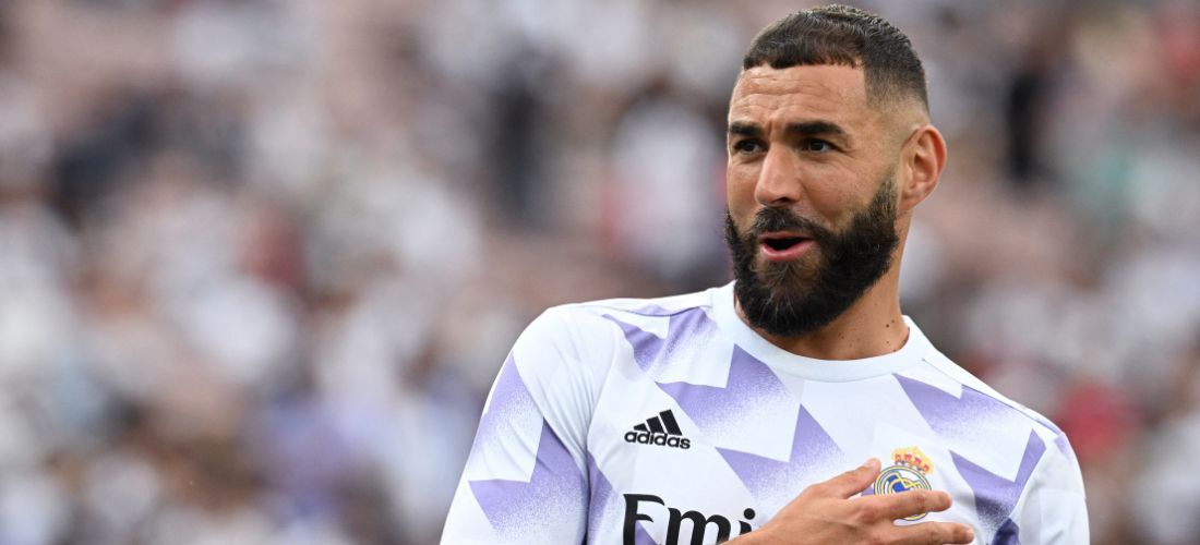 Benzema em aquecimento pelo Real Madrid