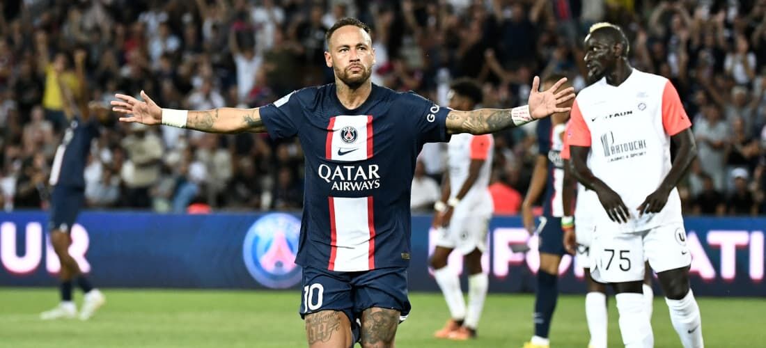 Neymar marcou dois gols na vitória do PSG neste sábado (13)