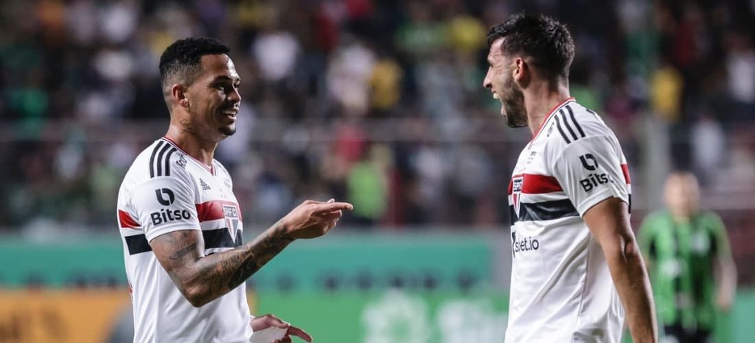 Luciano fez os dois gols do São Paulo na partida