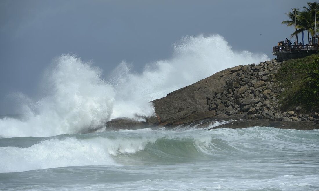 Ondas fortes no litoral carioca