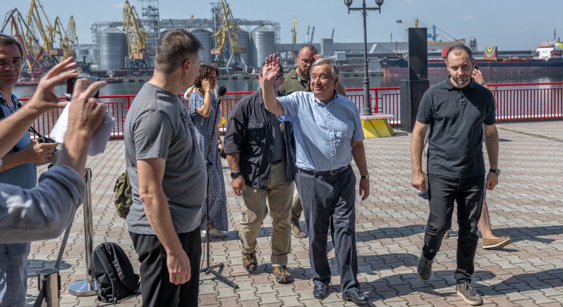 Antonio Guterres em visita a cidade portuária de Odessa