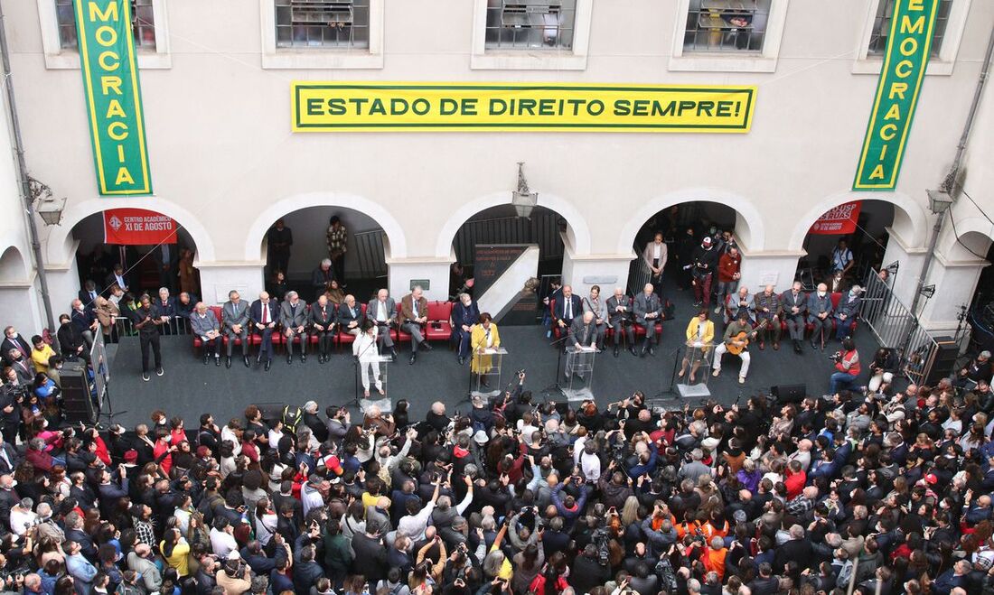 Ato em defesa da democracia e do processo eleitoral em São Paulo nesta quinta-feira (11)