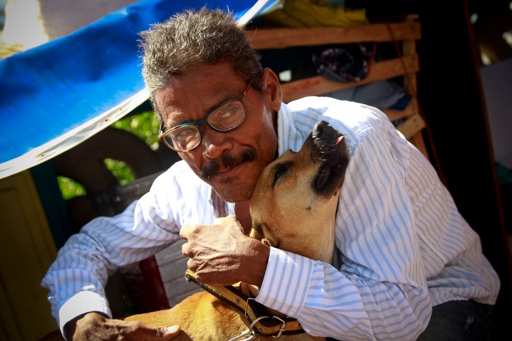 Wellington Pereira e o cão Rambo