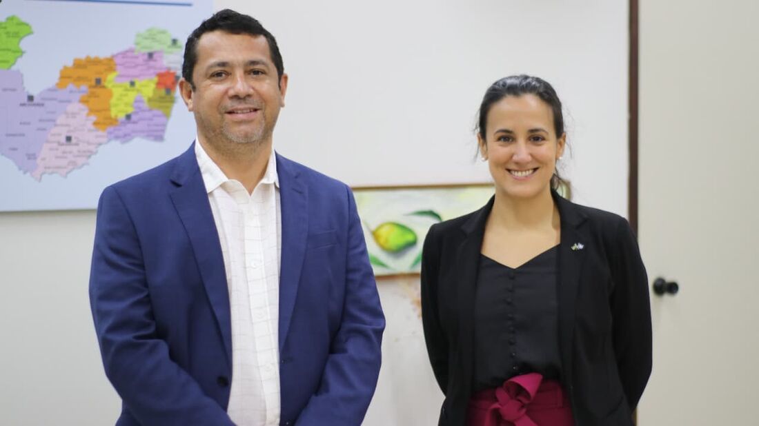 Adriano Lucena, presidente do Crea-PE, e Sarah Sanchez, vice-cônsul do Canadá