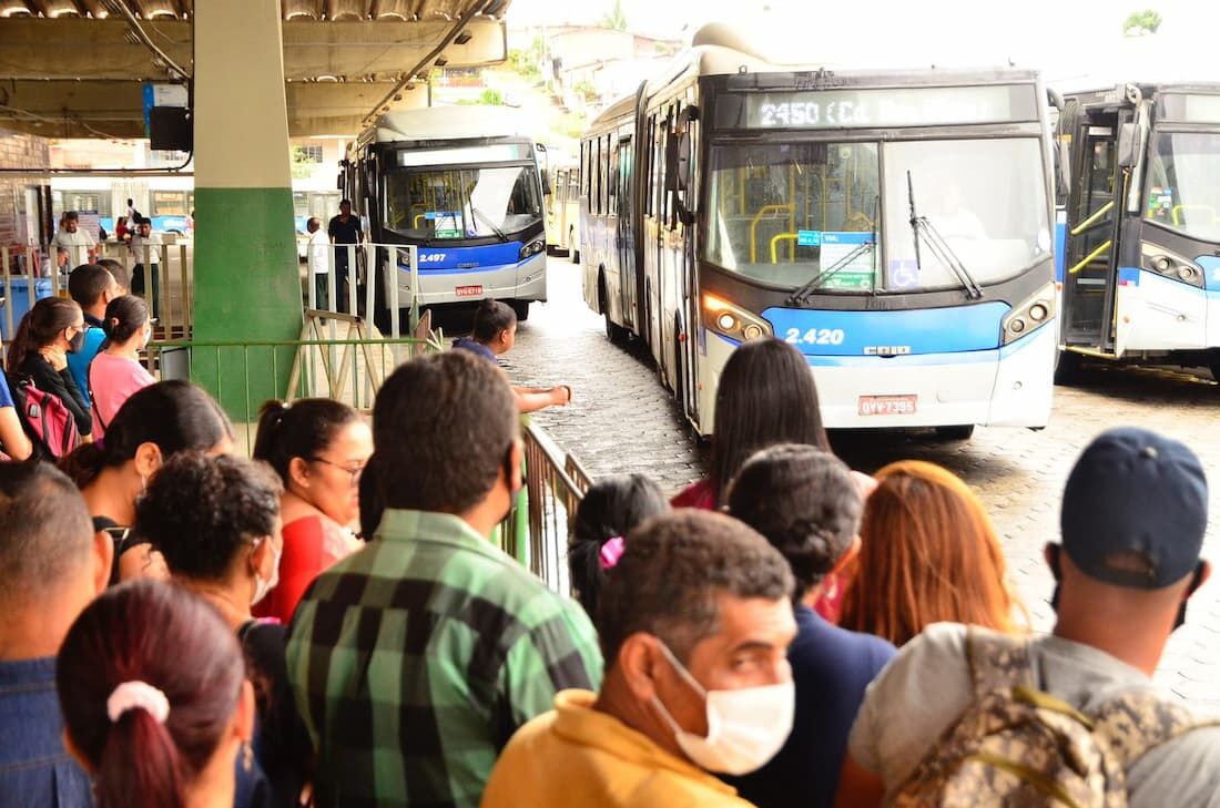 Após cerca de três horas, protesto termina e acesso de ônibus ao TI de Camaragibe é liberado