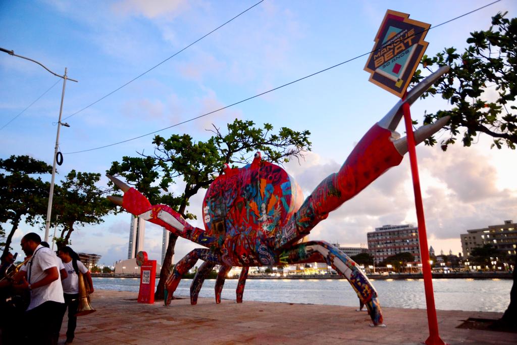 O caranguejo gigante foi inaugurado, nesta quinta-feira (25), no Cais da Alfândega, em homenagem ao Manguebeat