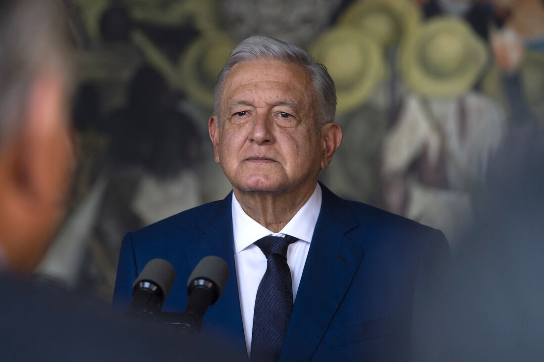 O presidente mexicano de esquerda, López Obrador vem sendo acusado por parlamentares da oposição de está dando muito poder ao Exército