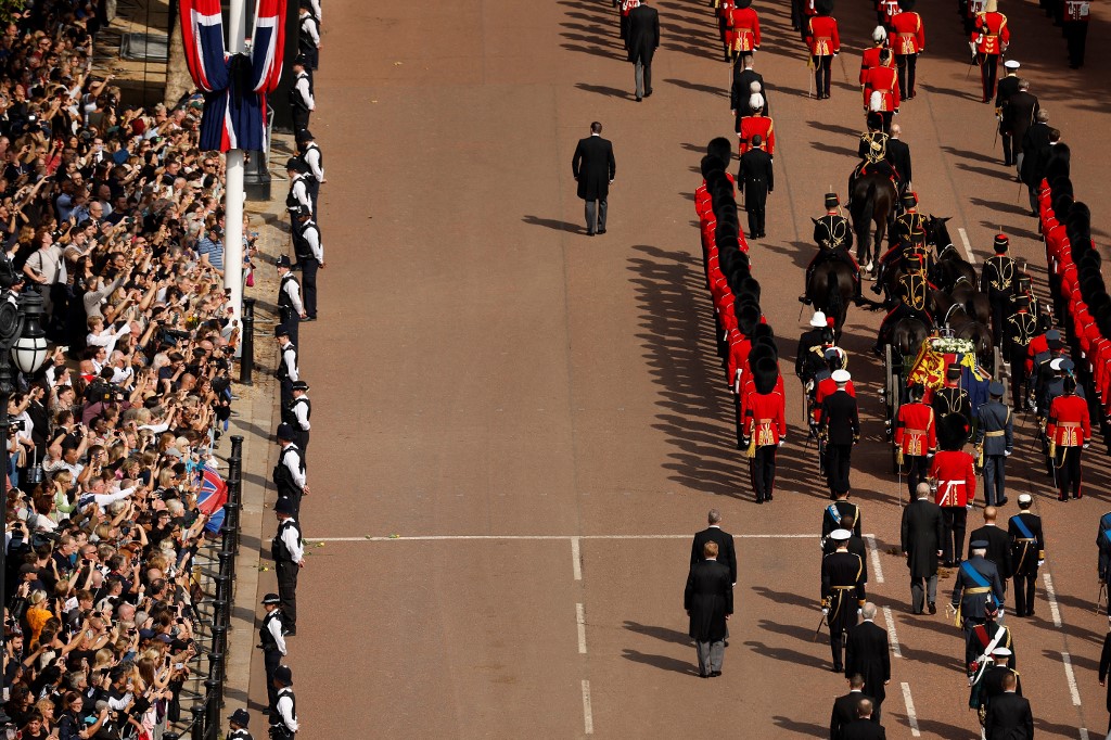 Caixão de Elizabeth II será exposto ao público diante do Palácio de Westminster para última despedida 