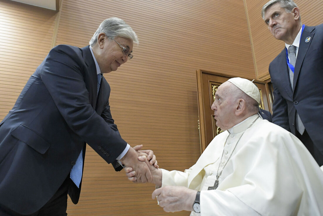 Papa Francisco e presidente cazaque Kassym-Jomart Tokayev