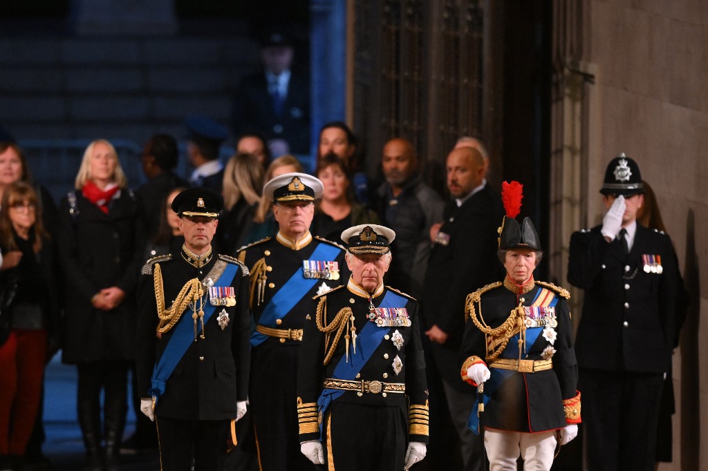 Rei Charles III, a princesa Anne, o príncipe Andrew e o príncipe Edward 