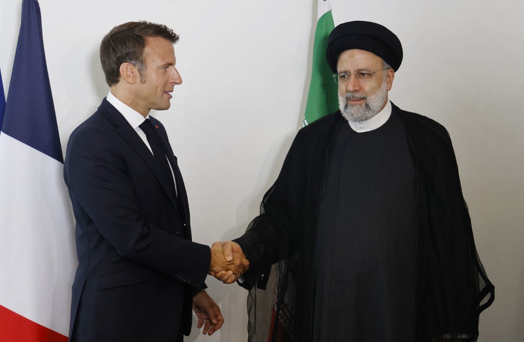 Presidente francês, Emmanuel Macron e seu homólogo do Irã, Ebrahim Raisi