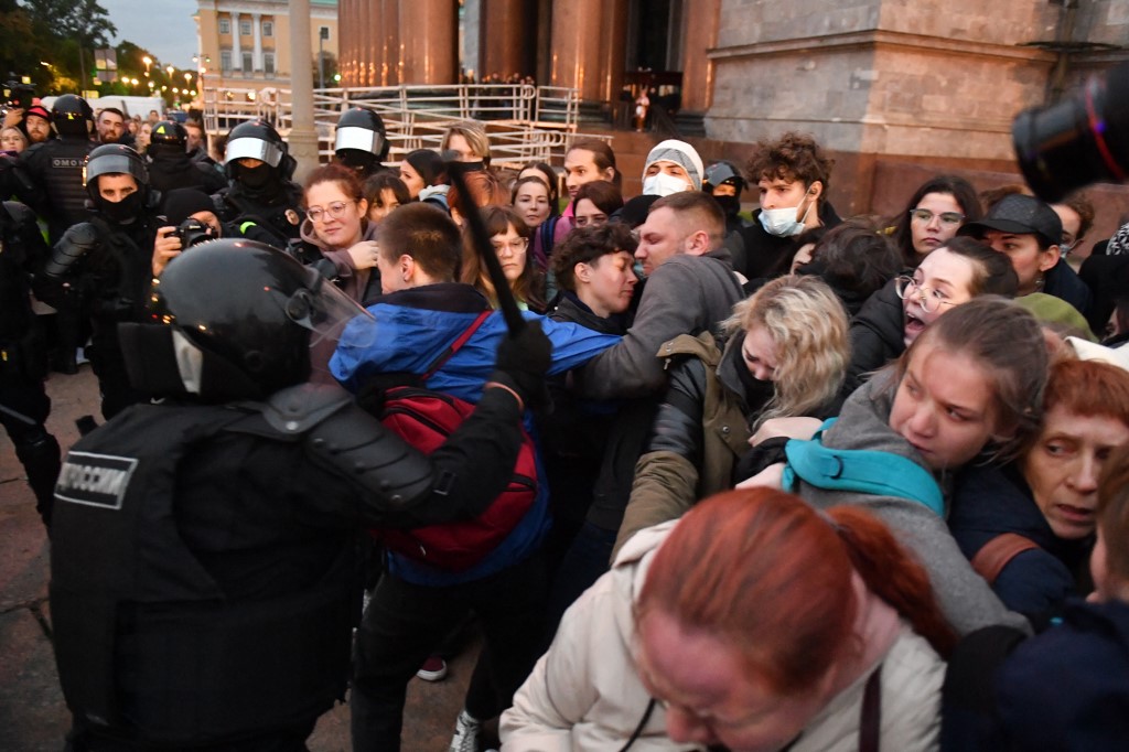 Tratam-se dos maiores protestos no país desde as que se seguiram ao anúncio da ofensiva russa na Ucrânia