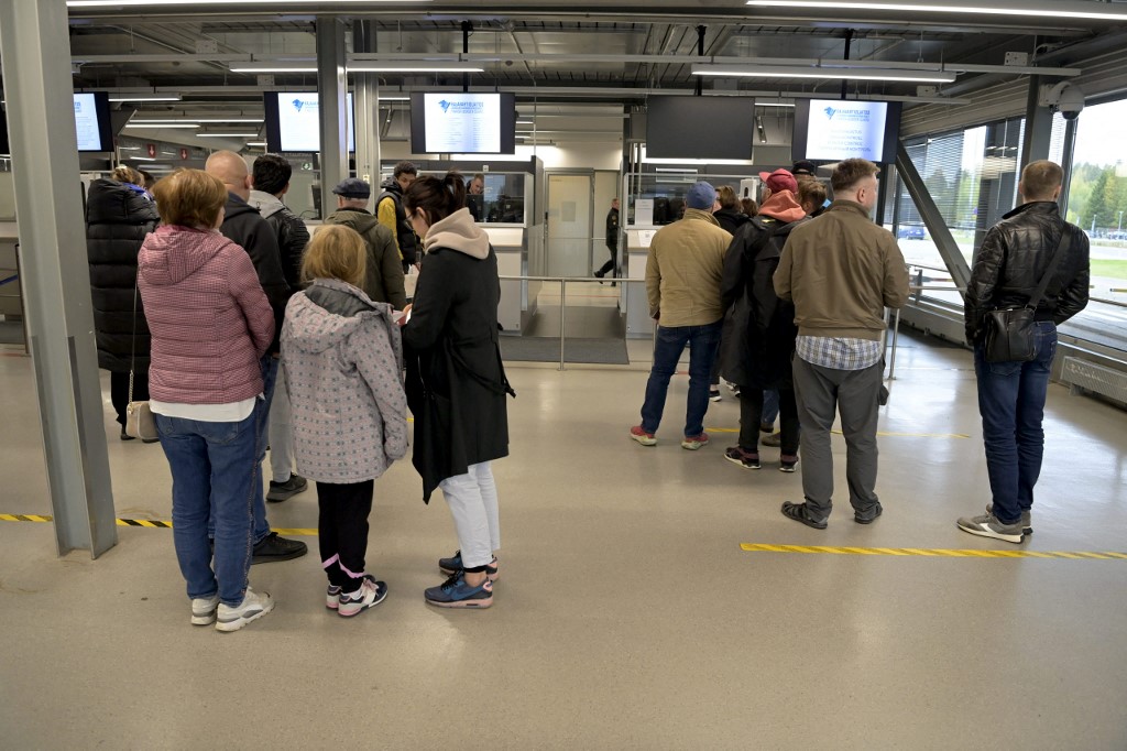 No domingo, 243 pessoas entraram na Noruega vindas da Rússia, das quais 167 tinham visto Schengen, enquanto 91 partiram para a Rússia