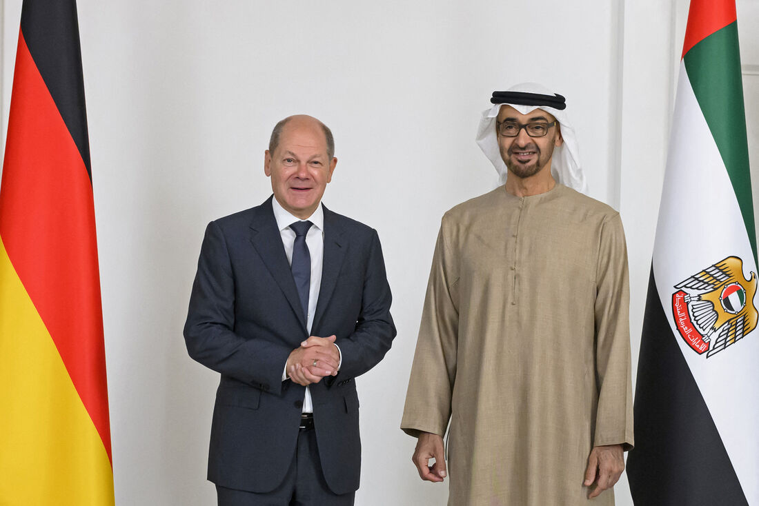 Chanceler alemão, Olaf Scholz, e ministro da Indústria dos Emirados, sultão Ahmed Al Jaber