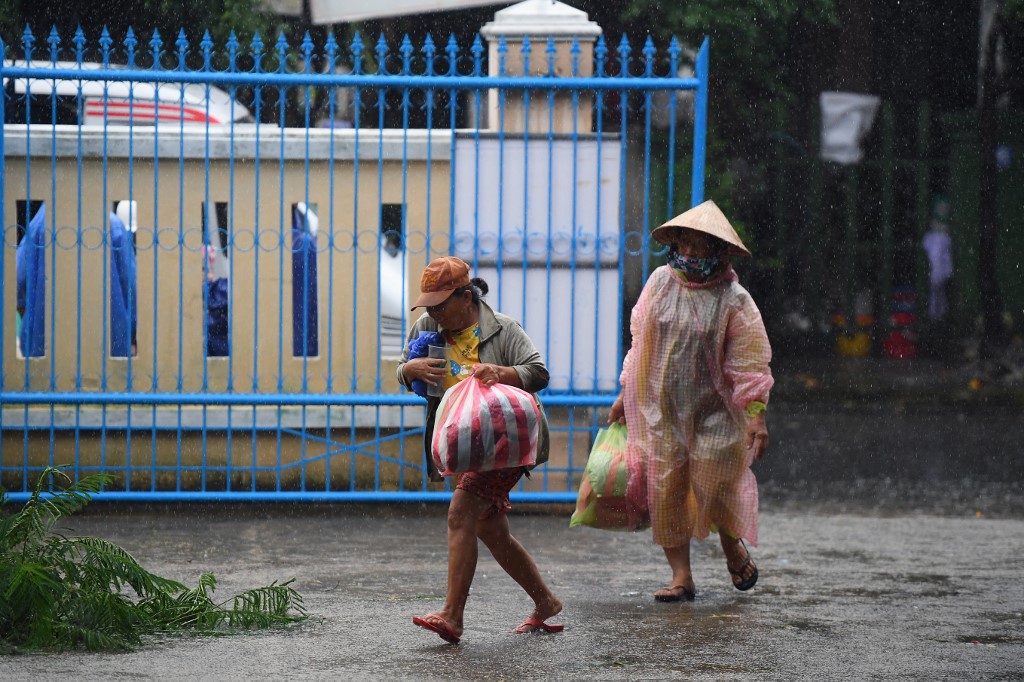 População se dirige para abrigos antes da chegada da tempestade, prevista para esta quarta-feira (28)