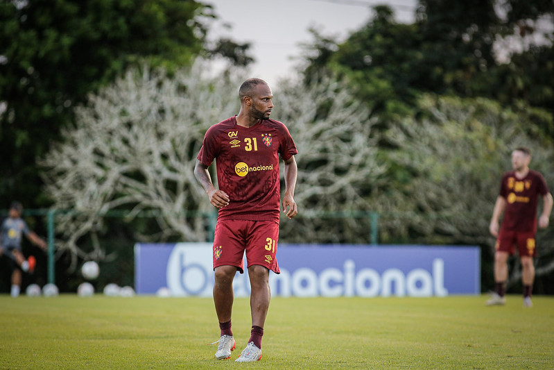 Ronaldo deve formar dupla de volante com Fabinho mais uma vez