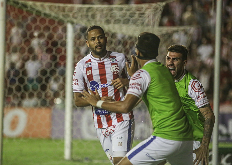 Geuvânio marcou um gol e sofreu o pênalti convertido por Souza