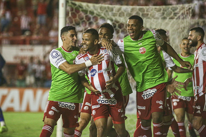 Geuvânio comemora o gol que deu a vitória ao Náutico